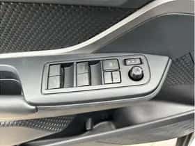 Toyota C-HR (2021) thumbnail 14