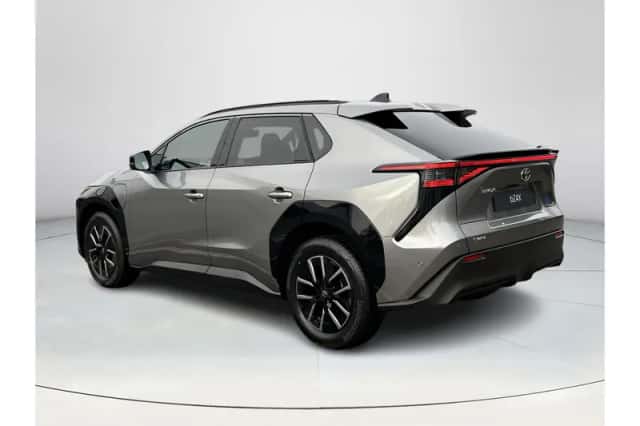Toyota bZ4X (2025) thumbnail 3