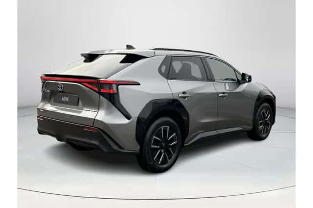 Toyota bZ4X (2025) thumbnail 5