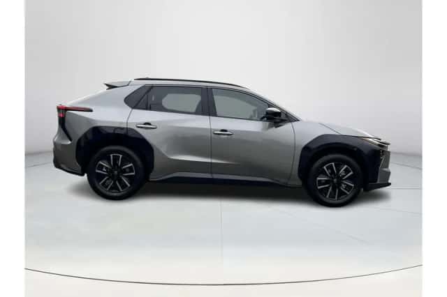 Toyota bZ4X (2025) thumbnail 6