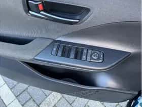Toyota C-HR (2025) thumbnail 15