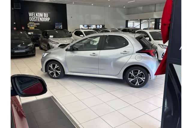 Toyota Yaris (2025) thumbnail 2