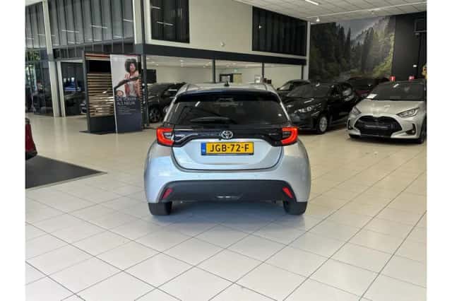 Toyota Yaris (2025) thumbnail 4