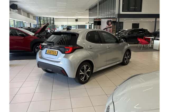 Toyota Yaris (2025) thumbnail 5