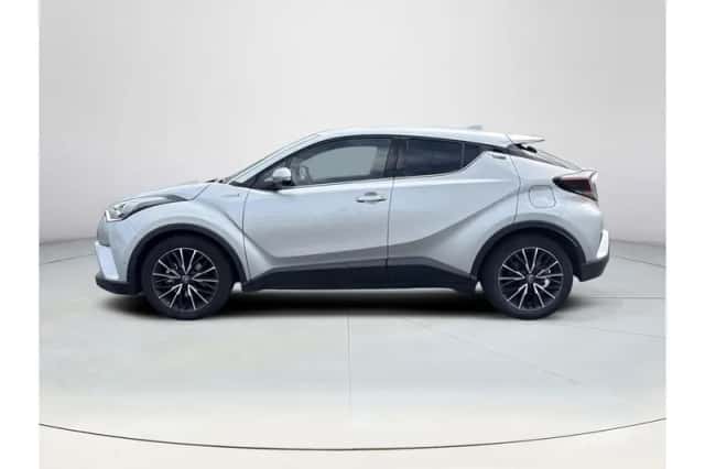 Toyota C-HR (2019) thumbnail 2