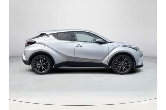 Toyota C-HR (2019) thumbnail 6