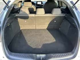 Toyota C-HR (2023) thumbnail 12