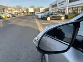 Toyota C-HR (2023) thumbnail 15