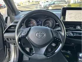 Toyota C-HR (2023) thumbnail 17