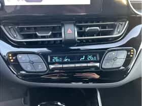Toyota C-HR (2023) thumbnail 24