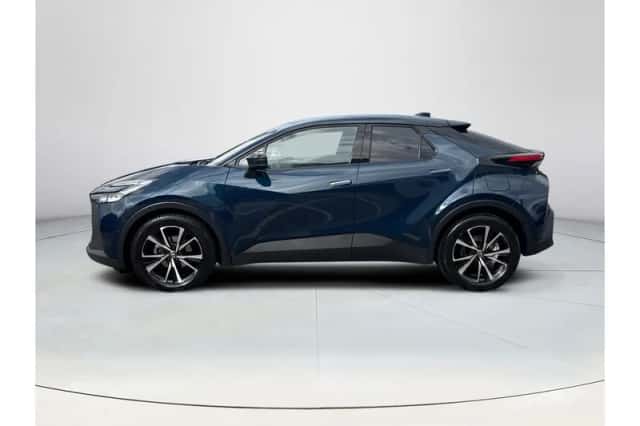 Toyota C-HR (2025) thumbnail 2