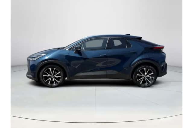 Toyota C-HR (2025) thumbnail 2