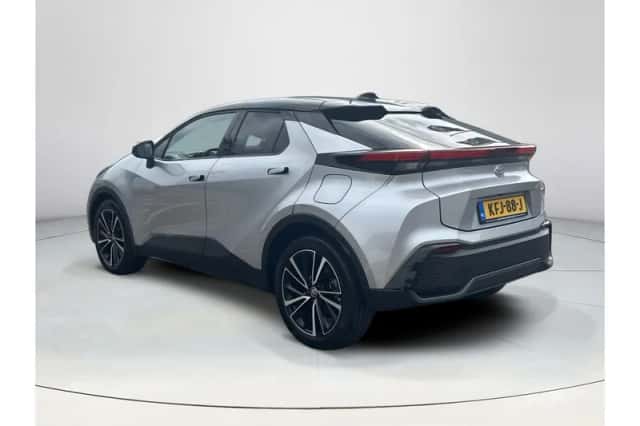Toyota C-HR (2025) thumbnail 3
