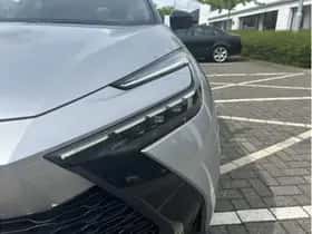 Toyota C-HR (2025) thumbnail 9