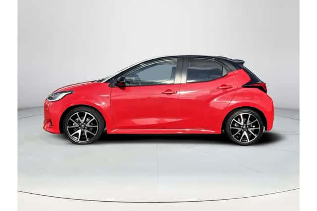 Toyota Yaris (2021) thumbnail 2