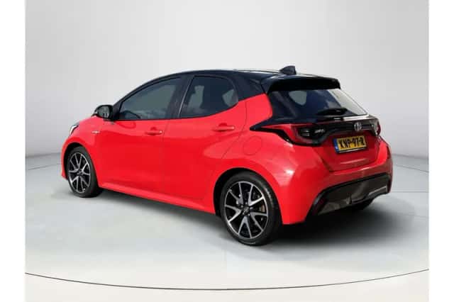 Toyota Yaris (2021) thumbnail 3