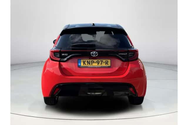 Toyota Yaris (2021) thumbnail 4