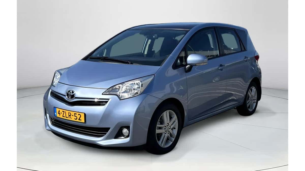 Toyota Verso-S (2012) — foto 1