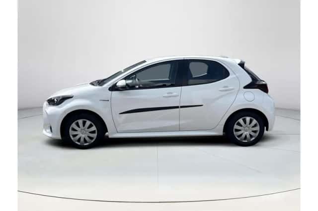 Toyota Yaris (2021) thumbnail 2