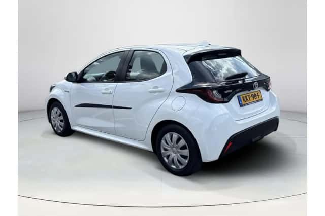 Toyota Yaris (2021) thumbnail 3