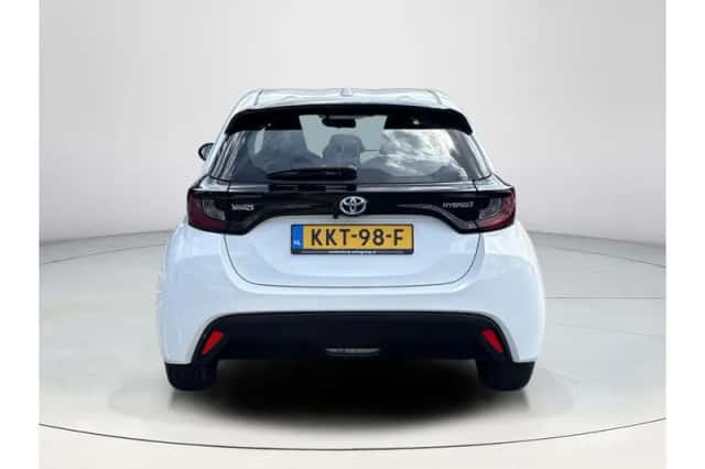 Toyota Yaris (2021) thumbnail 4