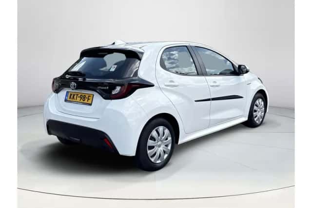 Toyota Yaris (2021) thumbnail 5