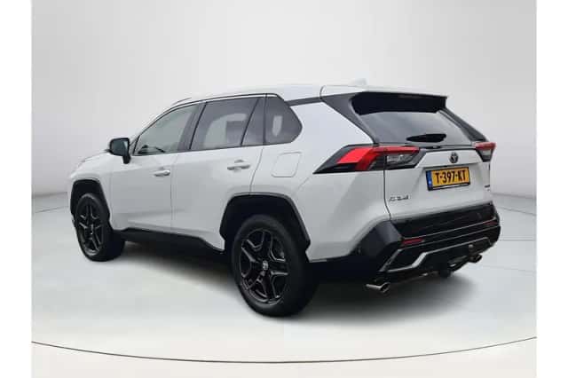 Toyota RAV4 (2022) thumbnail 3