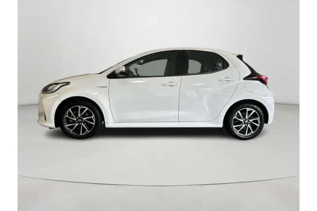 Toyota Yaris (2021) thumbnail 2