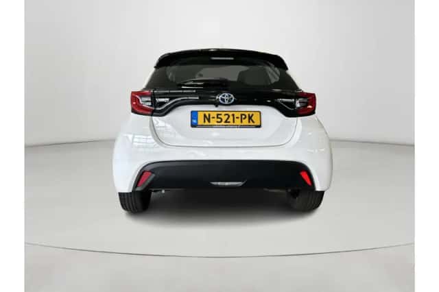 Toyota Yaris (2021) thumbnail 4