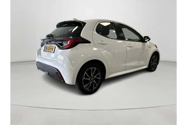 Toyota Yaris (2021) thumbnail 5