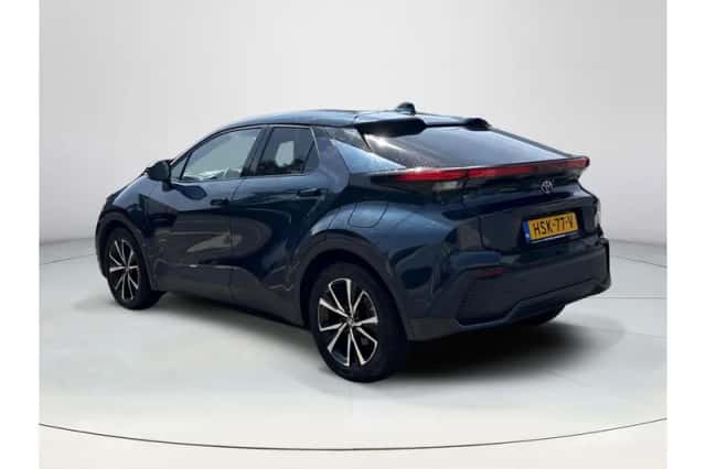 Toyota C-HR (2025) thumbnail 3