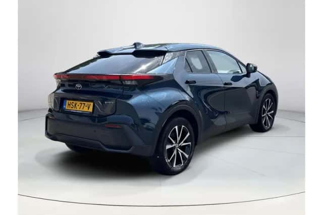 Toyota C-HR (2025) thumbnail 5
