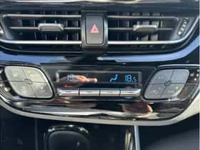 Toyota C-HR (2023) thumbnail 17