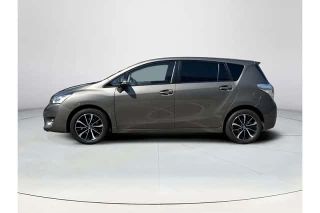 Toyota Verso (2017) thumbnail 2