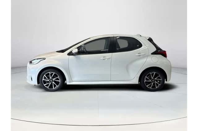 Toyota Yaris (2022) thumbnail 2