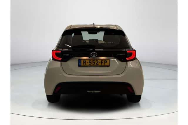 Toyota Yaris (2022) thumbnail 4