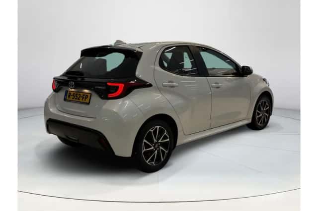 Toyota Yaris (2022) thumbnail 5