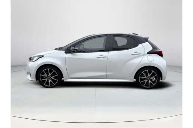 Toyota Yaris (2022) thumbnail 2