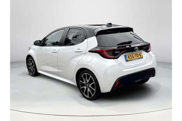 Toyota Yaris (2022) thumbnail 3