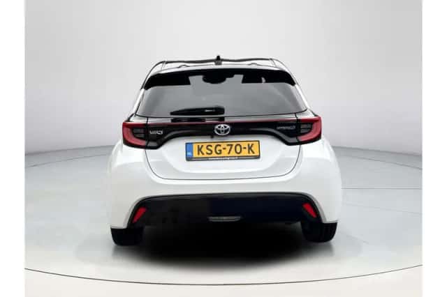 Toyota Yaris (2022) thumbnail 4