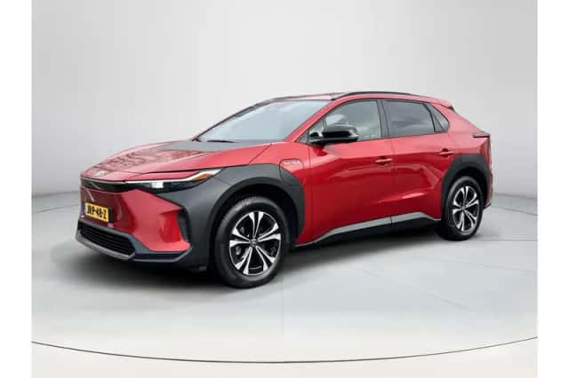 Toyota bZ4X (2022) thumbnail 1
