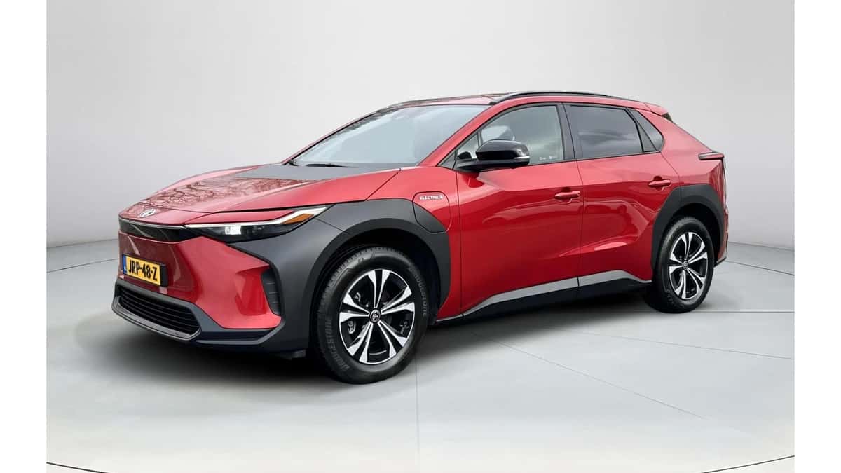 Toyota bZ4X (2022) — foto 1