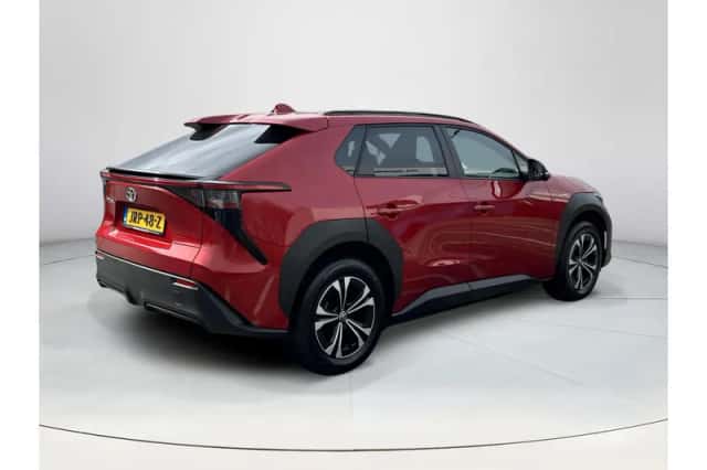 Toyota bZ4X (2022) thumbnail 5