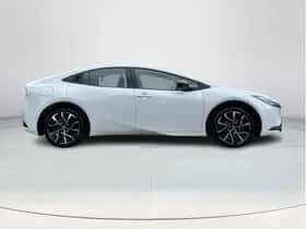 Toyota Prius (2024) thumbnail 6
