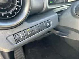 Toyota C-HR (2025) thumbnail 15