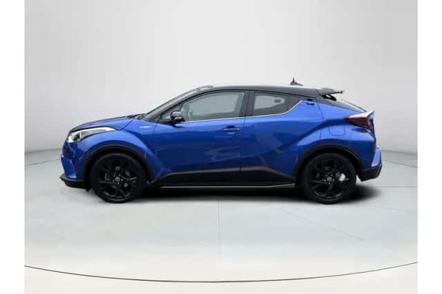 Toyota C-HR (2018) thumbnail 2