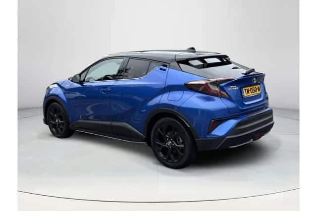 Toyota C-HR (2018) thumbnail 3