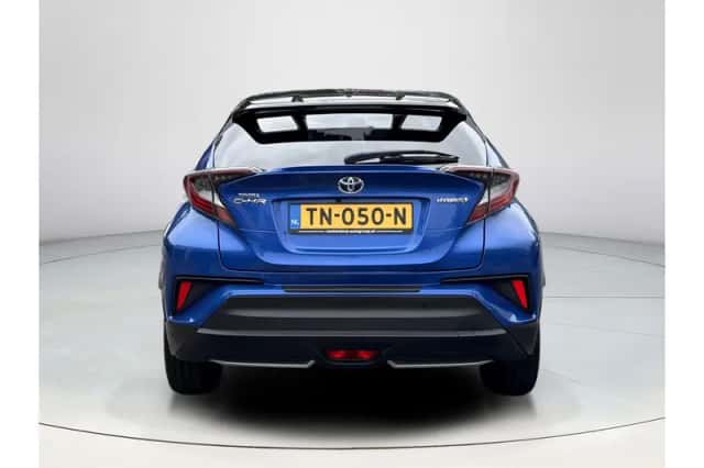 Toyota C-HR (2018) thumbnail 4