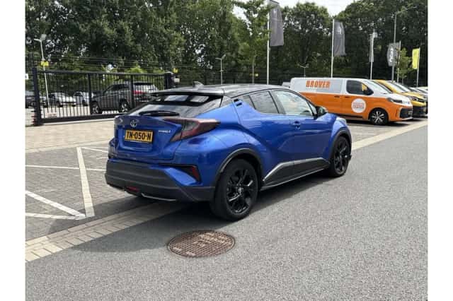 Toyota C-HR (2018) thumbnail 5