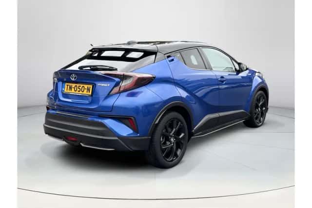 Toyota C-HR (2018) thumbnail 5